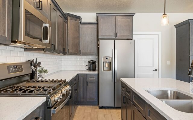 Zion's Paradise 6 Bedroom Townhouse