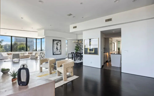 Bird Street Home min away from Sunset Blvd