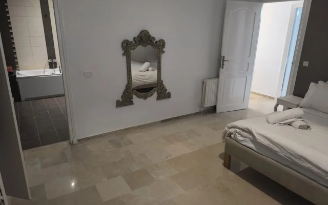 Stylish villa avec parking et piscine