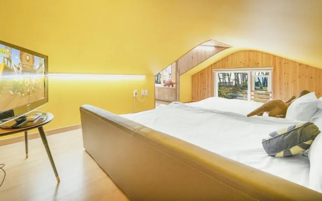 Irang Kids Pool Villa