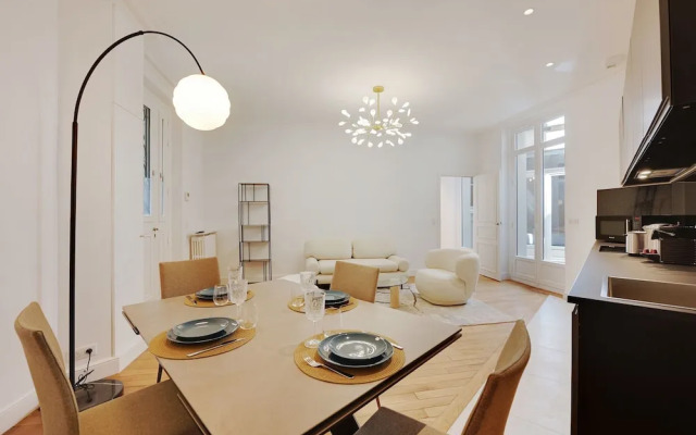 Superb Apartment With Terrace 2br/4p Trocadero