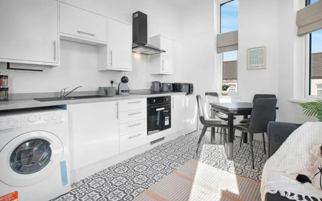The Family Nest 3-bed Apartment With Parking