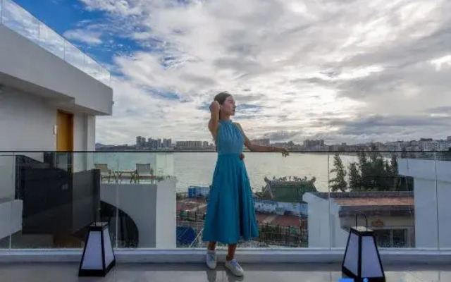 Dongshan Bay man bed and Breakfast