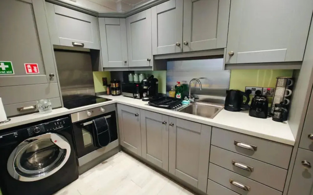 4BR Modern Ormeau House