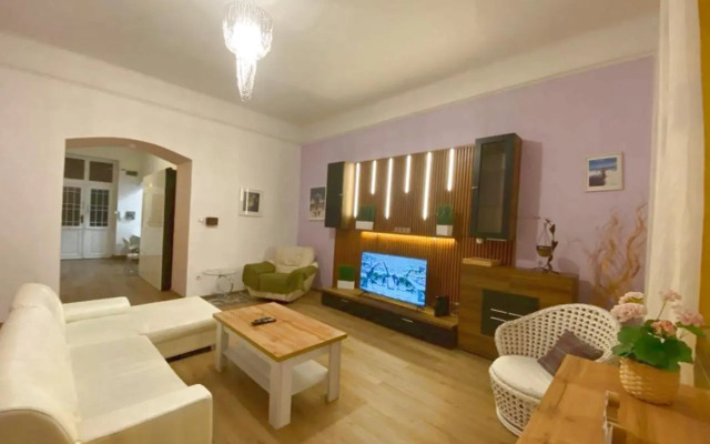 Park Danubes view central market Budapest