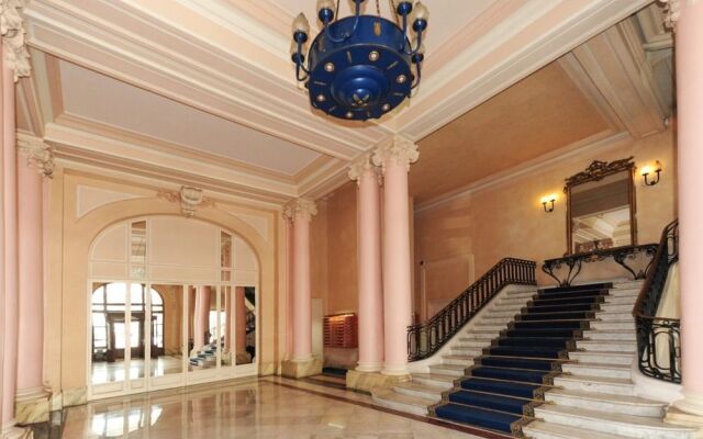 Royal Negresco - 5 Stars Holiday House