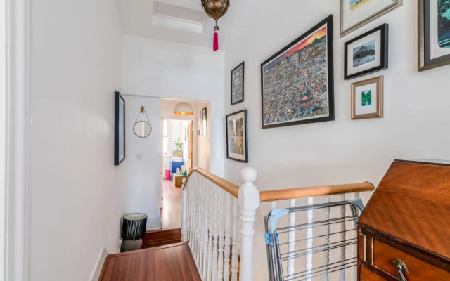 Ealing's Cozy Garden Retreat