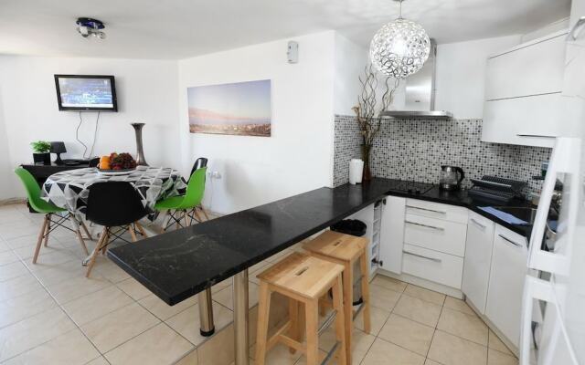 Avi's Suites - 44 Hativat Hanegev