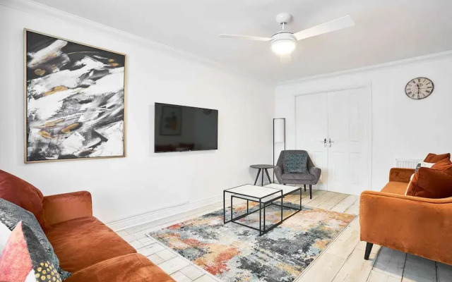 Host Stay Snowdrop Crescent II