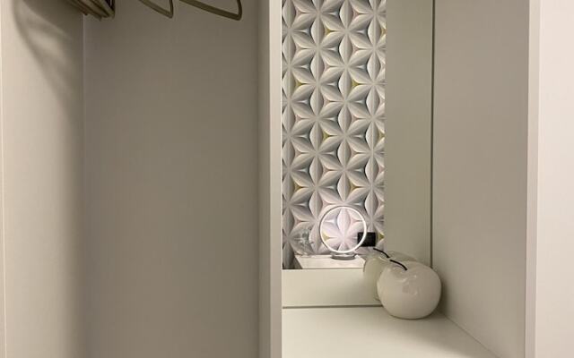 Gatto Bianco Le Mura