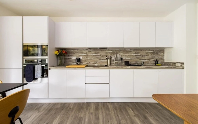 The London Retreat - Alluring 2bdr Flat With Balcony