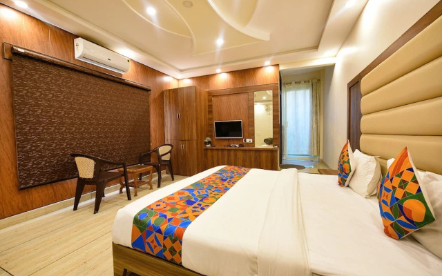 Fabhotel 4 Seasons