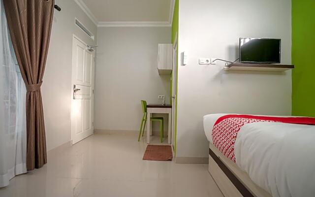 Vaccinated Staff - OYO 948 Vivi Residence Syariah II