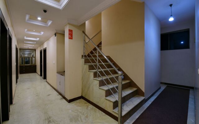 OYO 11923 Hotel Rajdhani Palace