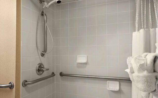 HomeTowne Studios by Red Roof & Conference Center Cortland