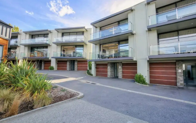 Panorama Terrace Apartments, Element Escapes