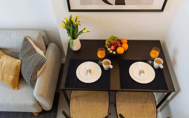 Pop Art Flat - Bright 2BR near the Old Town