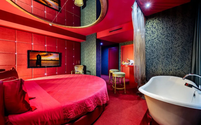 Base Hotel