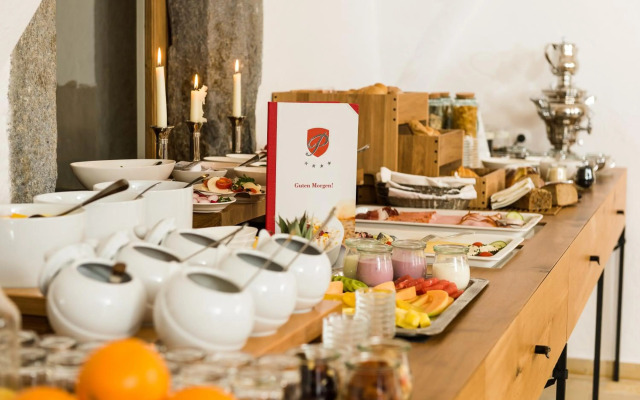 Schloss Prielau Hotel & Restaurants