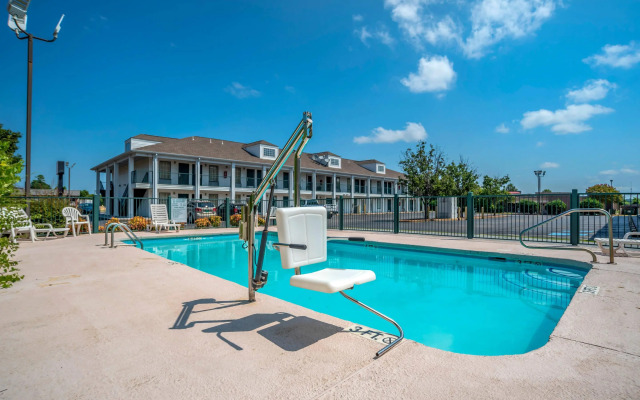 Econo Lodge Tupelo Barnes Crossing