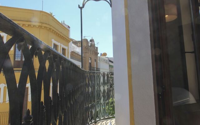 Deluxe Apartment with Giralda views