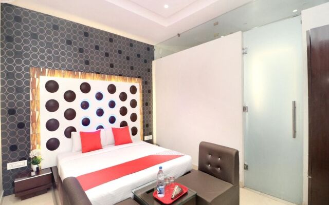 OYO 14829 Hotel J Cruise