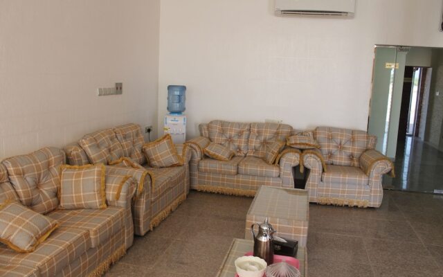 Super OYO 107 Ras Al Hadd Waves Hotel