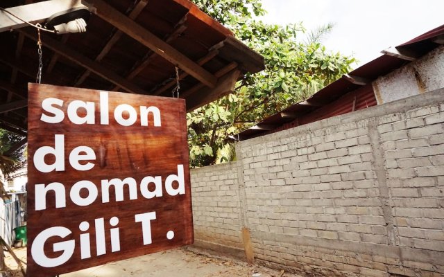 Salon de Nomad Gili T.