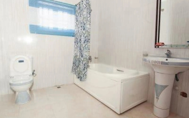 Carleton Hotel & Suites
