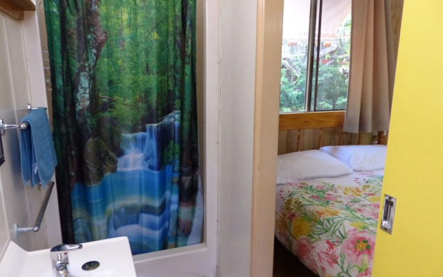 Lake Eacham Tourist Park & Self Contained Cabins