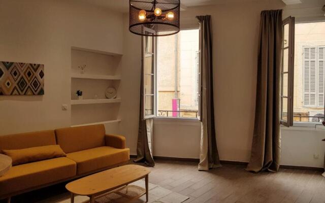 Beautiful 42m Near The Place D'albertas !