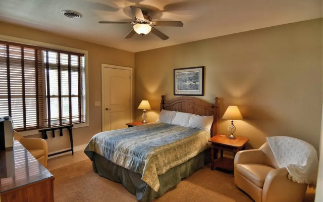 Unit 411a 1 BD/ 1 BA Condo