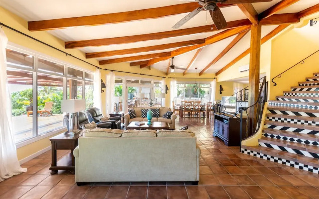Luxury Ocean-view Flamingo Home Sleeps 10 - Walk to Beach