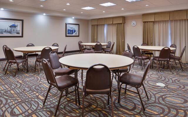 Holiday Inn Express Hotel & Suites Emporia Northwest, an IHG Hotel