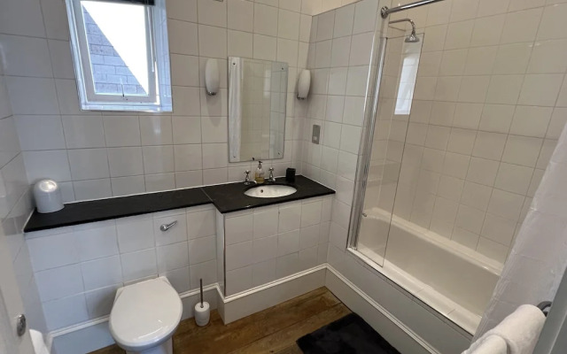 Central 1-bed Apartment in Inverness, Sleeps 4
