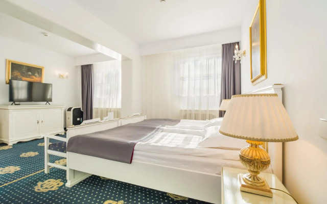 Hotel Imparatul Romanilor
