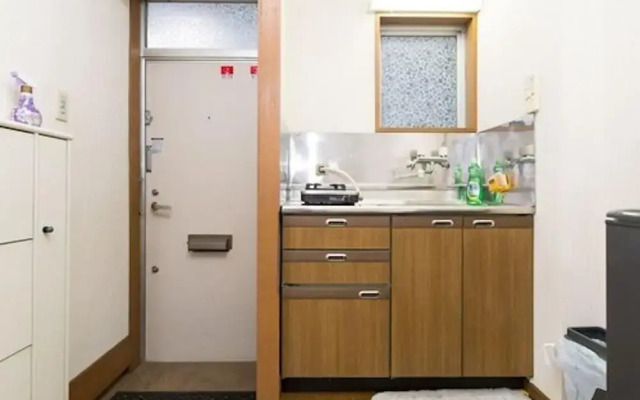 Centrally Located Deluxe Furnished.1