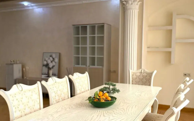 Comfortable apartments on Northern Avenue by Sweet Home