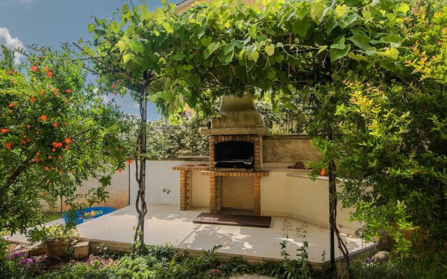 Spacious Home With Private Terrace and Garden