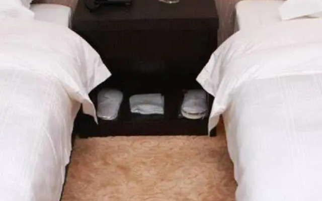 Zhenjiang Yijing Theme Hotel