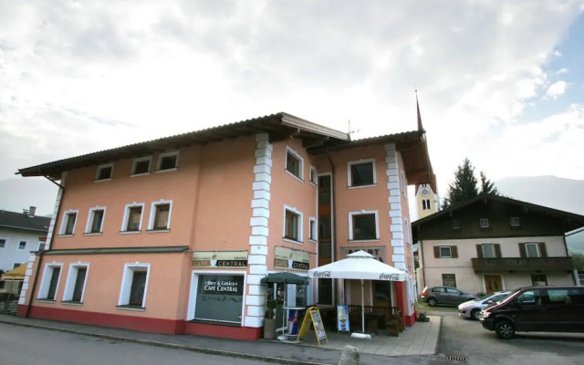 Spacious Apartment in Uderns near Ski Area