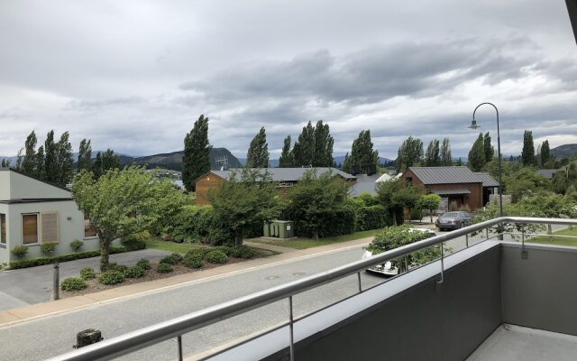 Sunrise Retreat with Lake View