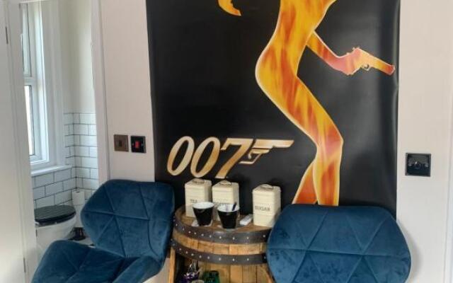 Southsea Royale Studio, James Bond, Parking, Seafront