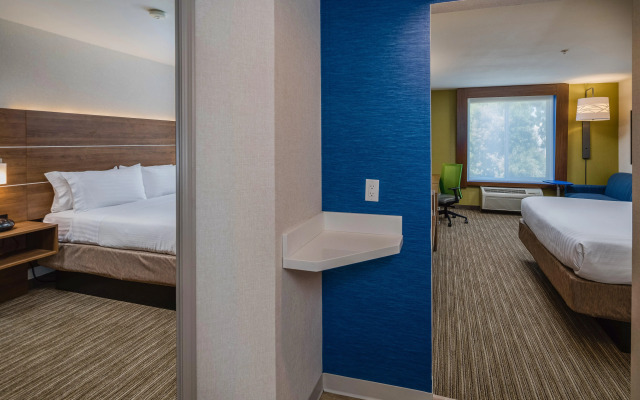 Holiday Inn Express and Suites Modesto by IHG