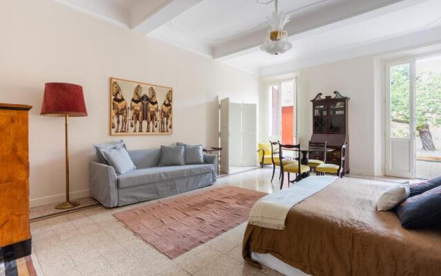 Elegant Suite In Old Monastery City Center