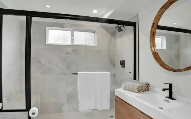 Brand-New Chic Nest In Prime Location