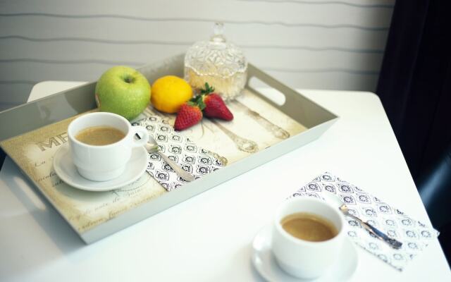 Cabaret Terrace Suite