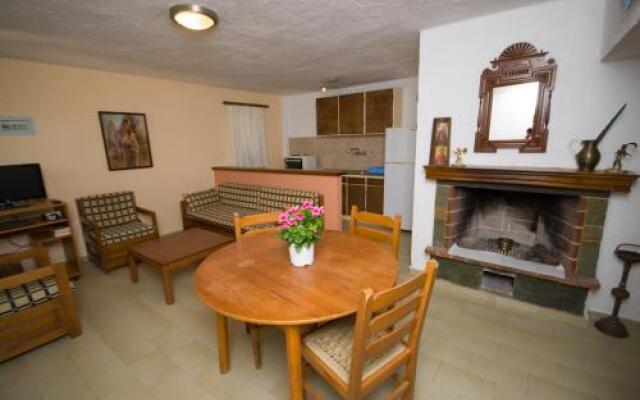 Gialos Studios & Apartments