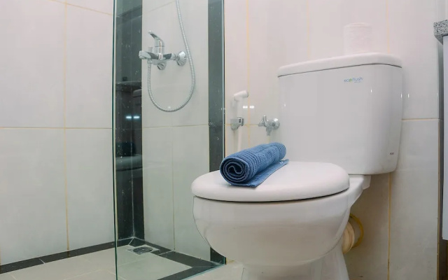 Comfy with Modern Style 1BR Grand Kamala Lagoon Apartment