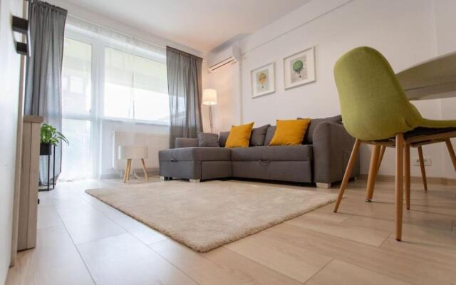 Amazing Apartament with Garden / Bucharest Airport Henri Coanda